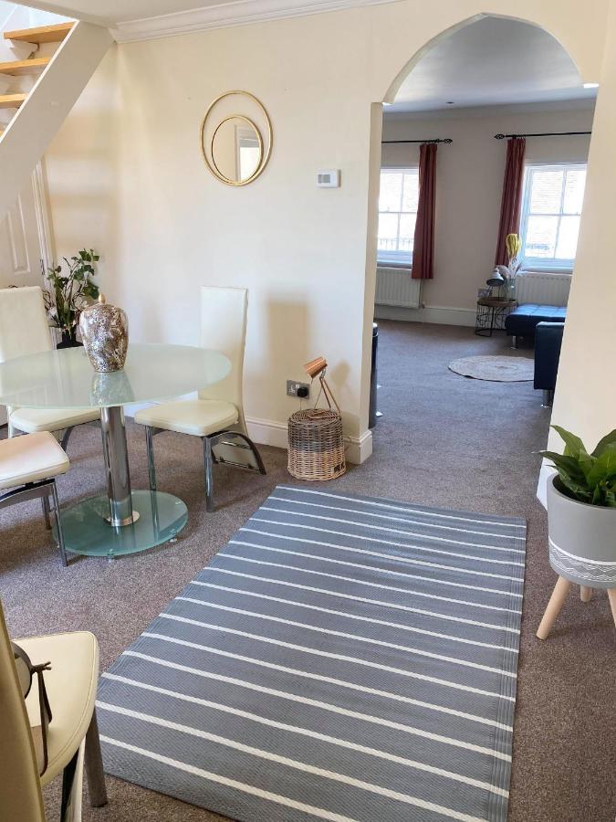 Letting Serviced Apartments - Guards View, Windsor Exterior foto
