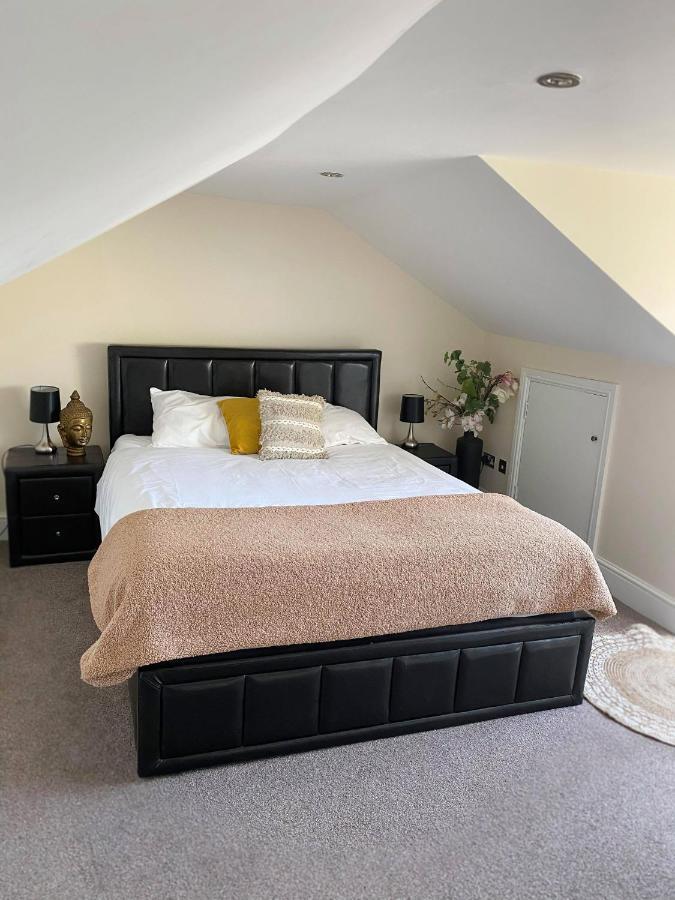 Letting Serviced Apartments - Guards View, Windsor Exterior foto