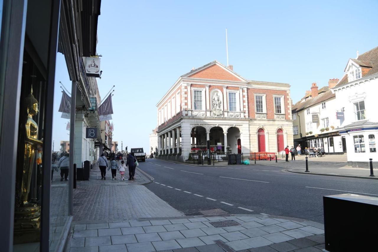 Letting Serviced Apartments - Guards View, Windsor Exterior foto