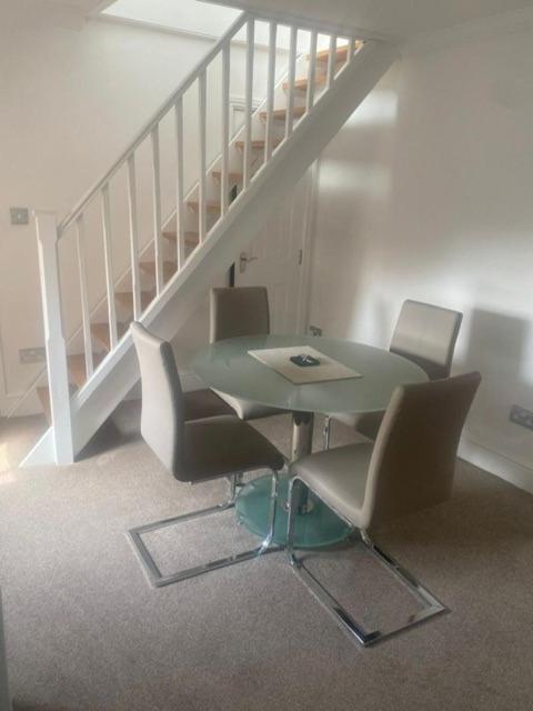 Letting Serviced Apartments - Guards View, Windsor Exterior foto
